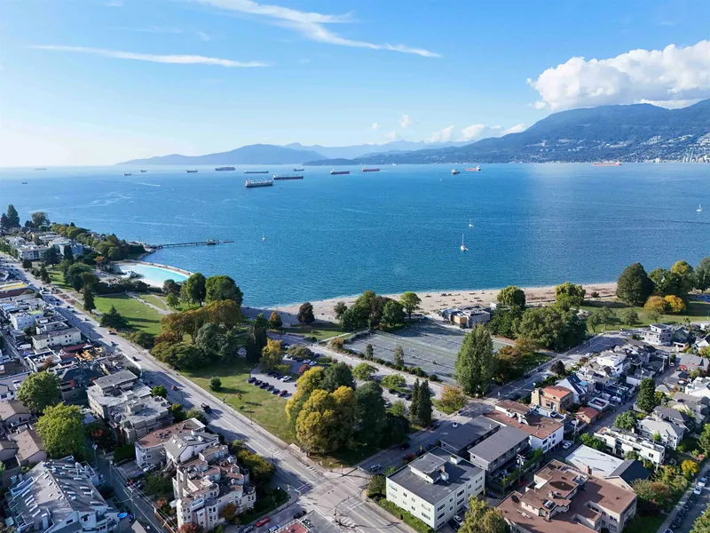 1346 LABURNUM STREET - photo 3 of 25