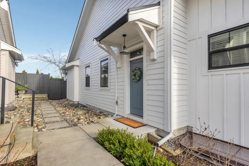 10 5528 148 STREET - photo 3 of 25