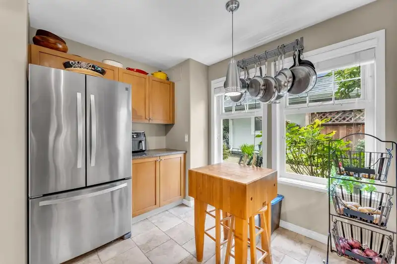 24 15442 16A AVENUE - photo 4 of 13