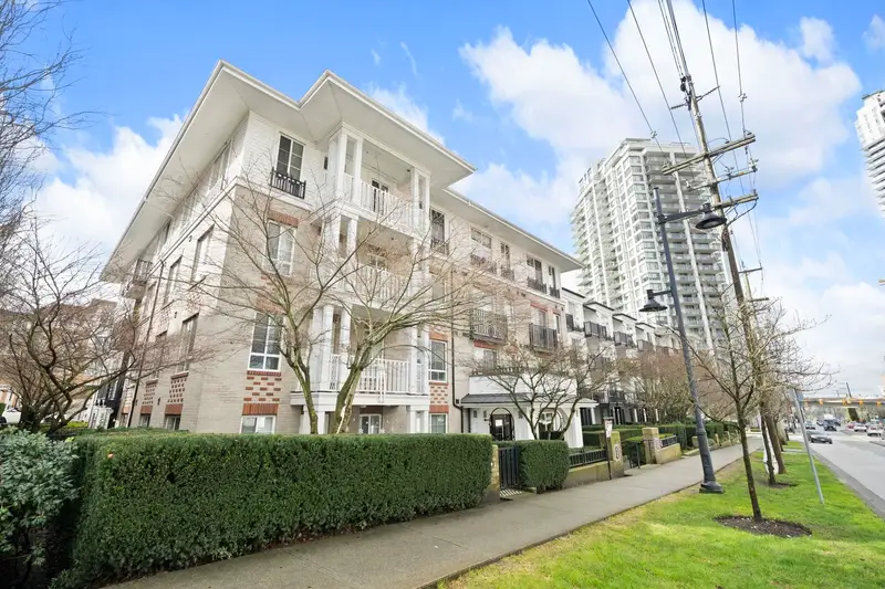 417 608 COMO LAKE AVENUE - photo 1 of 25