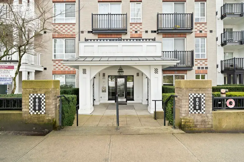 417 608 COMO LAKE AVENUE - photo 2 of 25