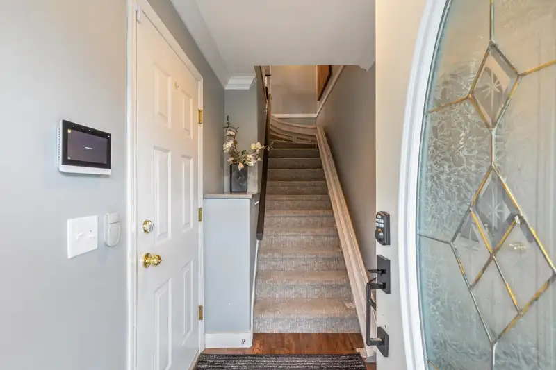 124 20391 96TH AVENUE - photo 2 of 33
