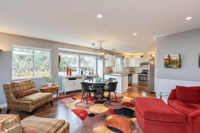 124 20391 96TH AVENUE - photo 3 of 33