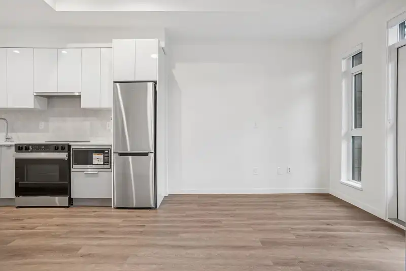 108 14257 103A AVENUE - photo 4 of 26