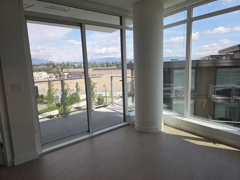 407 7769 PARK CRESCENT - photo 2 of 18