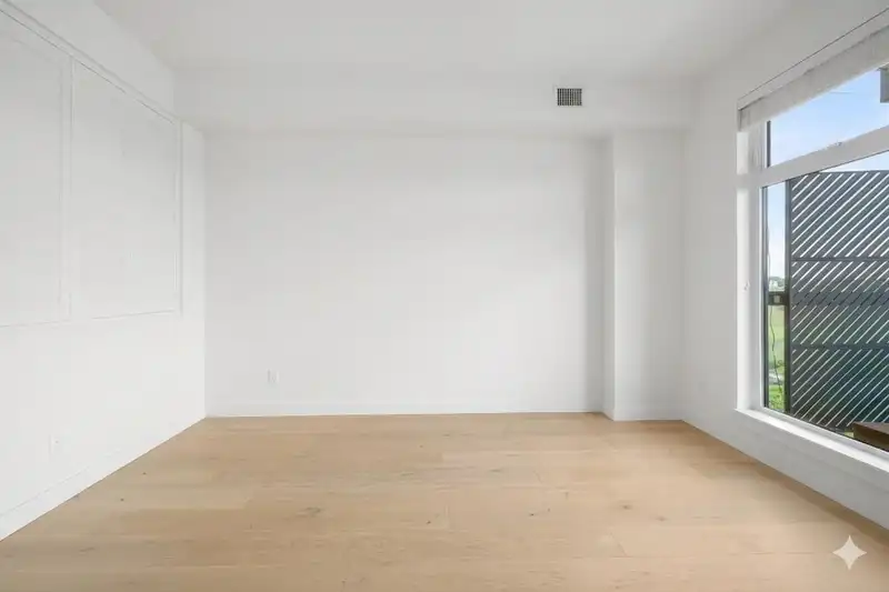 307 5011 SPRINGS BOULEVARD - photo 3 of 39