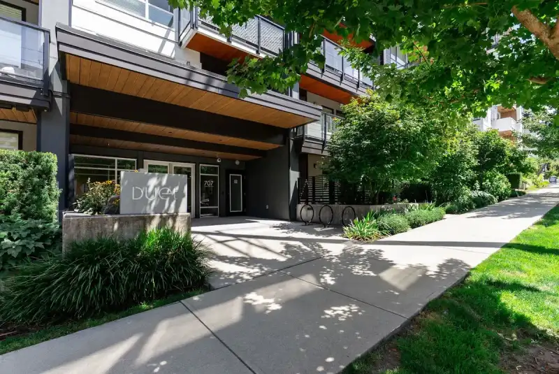 206 707 COMO LAKE AVENUE - photo 1 of 34