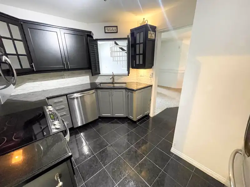 307 7151 121 STREET - photo 3 of 23