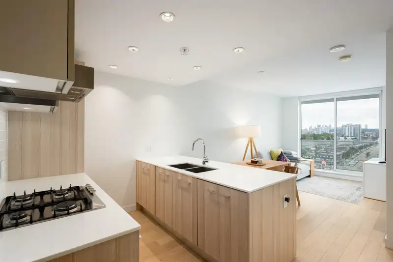 1606 2220 KINGSWAY - photo 2 of 28