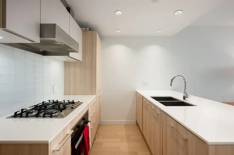 1606 2220 KINGSWAY - photo 3 of 28