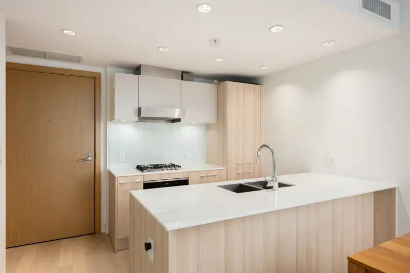 1606 2220 KINGSWAY - photo 4 of 28
