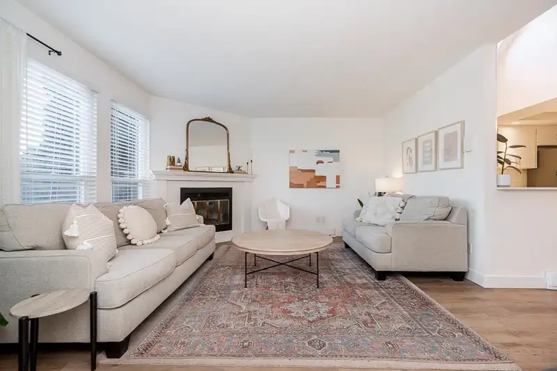 19422 61 AVENUE - photo 4 of 28