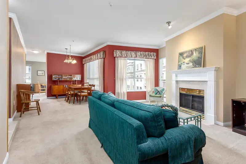 347 3098 GUILDFORD WAY - photo 3 of 27