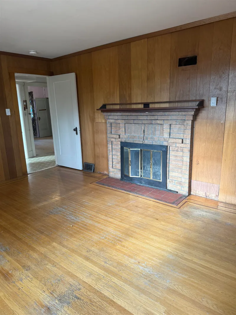 2685 WATERLOO STREET - photo 3 of 9