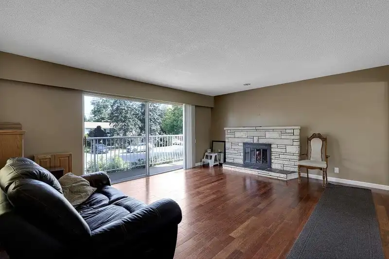 14614 106TH AVENUE - photo 2 of 40