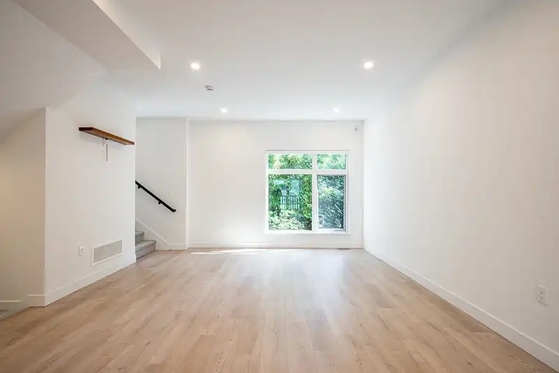 7 1959 165A STREET - photo 2 of 32