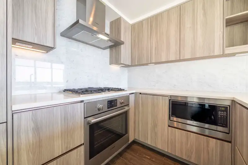 4502 4730 LOUGHEED HIGHWAY - photo 4 of 34