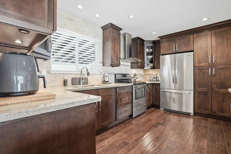 846 WRIGHT AVENUE - photo 4 of 25