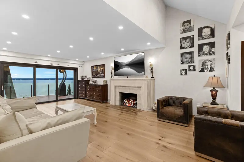 3298 RADCLIFFE AVENUE - photo 4 of 25