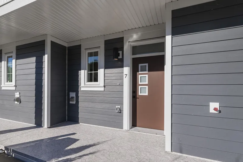 7 2808 ST. GEORGE STREET - photo 4 of 25