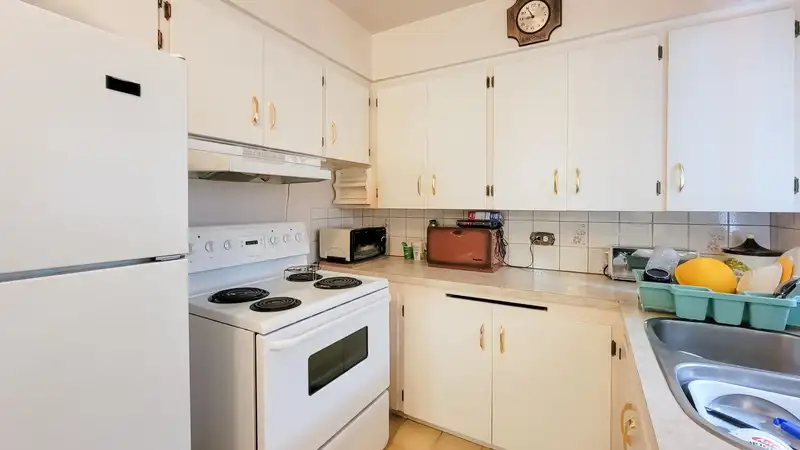 14650 111A AVENUE - photo 4 of 40