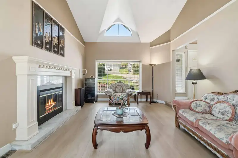 133 WARRICK STREET - photo 4 of 40