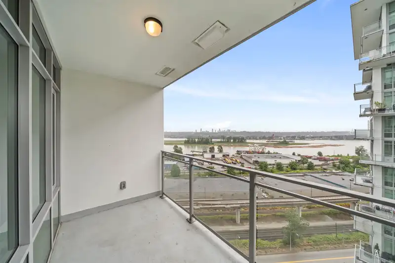 1301 258 NELSON'S COURT - photo 2 of 23