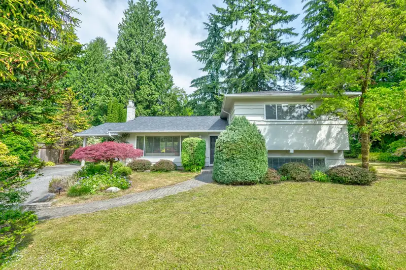 528 EVERGREEN PLACE - photo 1 of 32