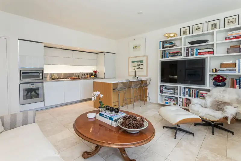 1906 838 W HASTINGS STREET - photo 2 of 30