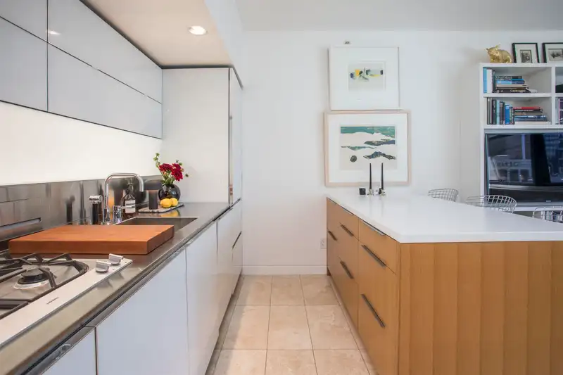 1906 838 W HASTINGS STREET - photo 3 of 30