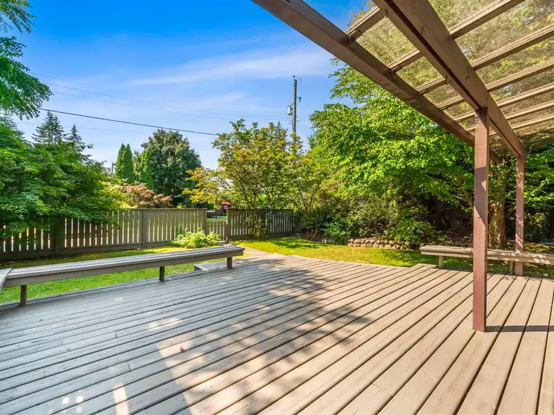 1116 W 20TH STREET - photo 2 of 38