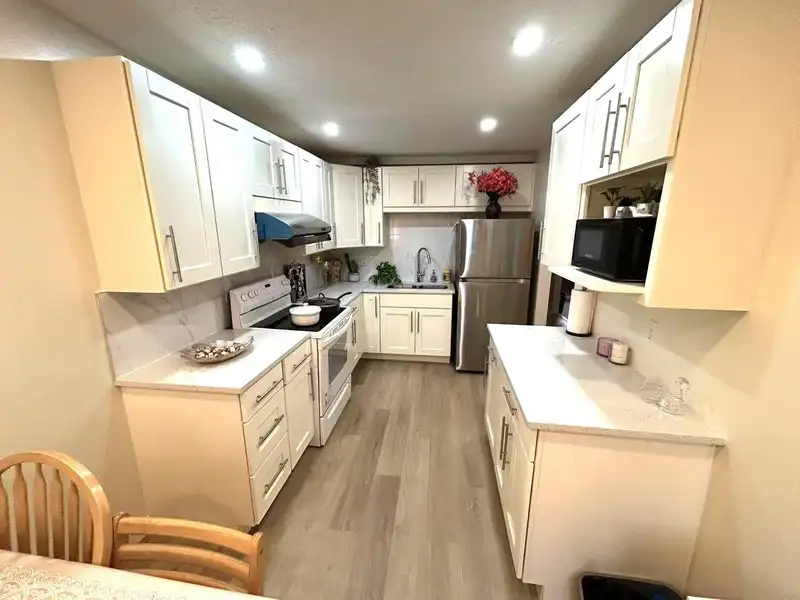 3638 HENNEPIN AVENUE - photo 3 of 18