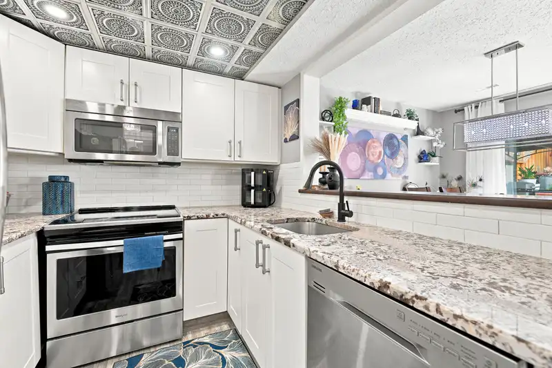 17 21550 CHERRINGTON AVENUE - photo 3 of 38
