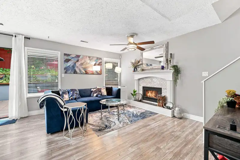 17 21550 CHERRINGTON AVENUE - photo 4 of 38