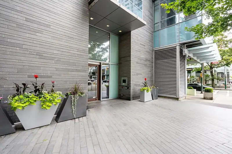 3001 1111 ALBERNI STREET - photo 2 of 40