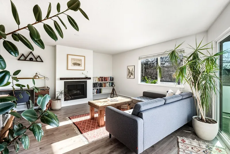 201 1429 WILLIAM STREET - photo 1 of 25