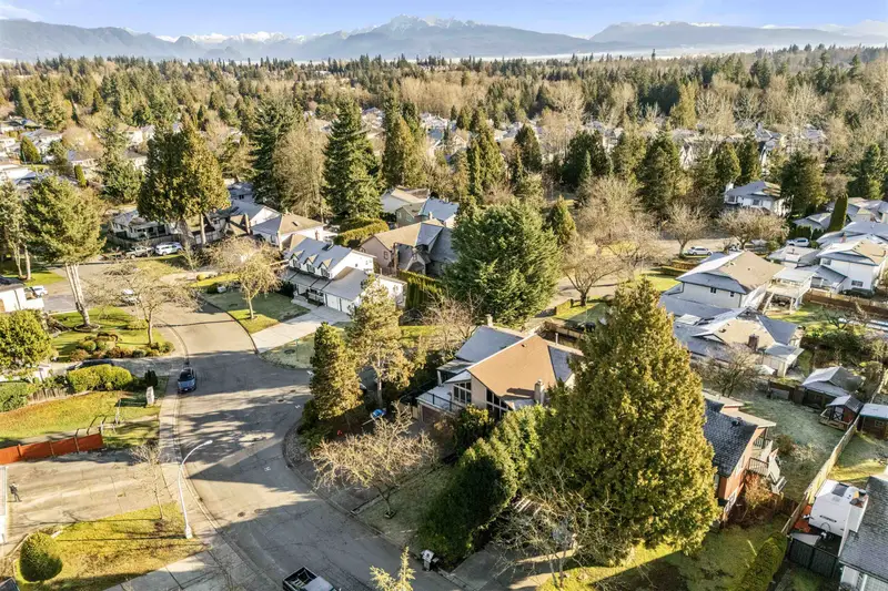 9840 158A STREET - photo 3 of 25