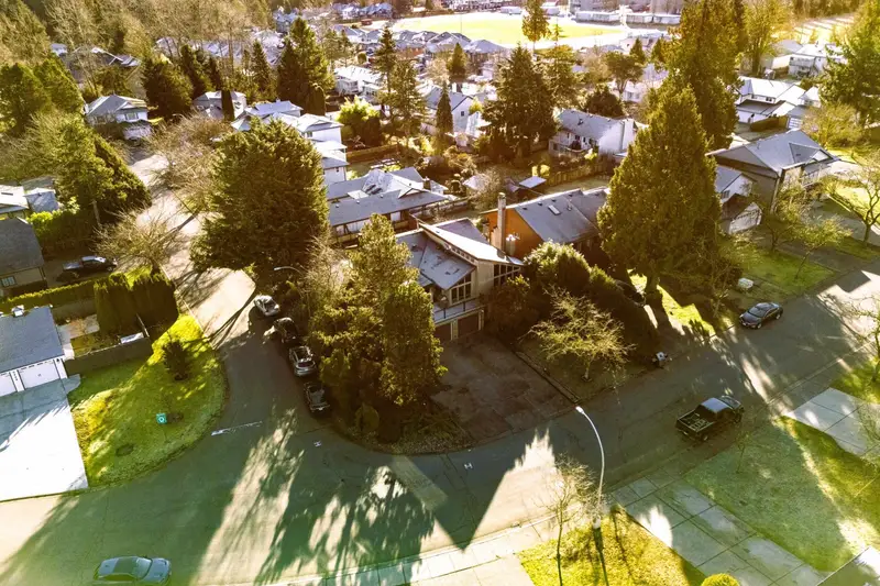 9840 158A STREET - photo 4 of 25