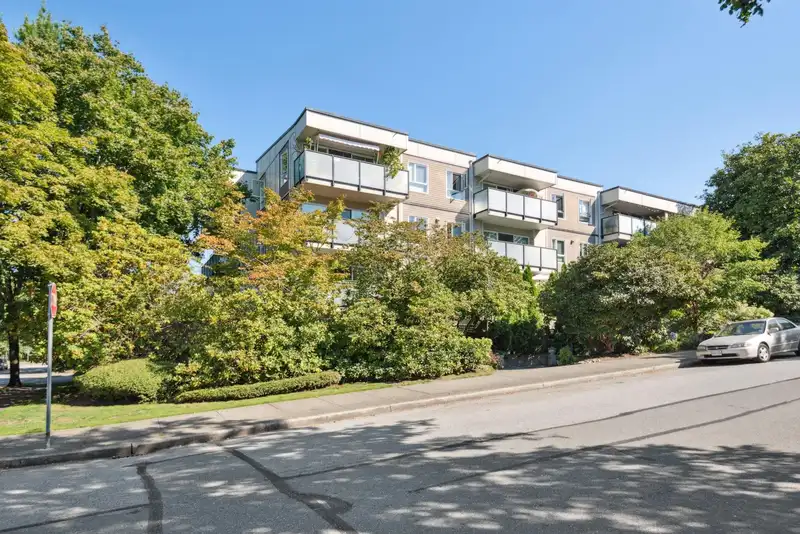 205 2333 TRIUMPH STREET - photo 1 of 15