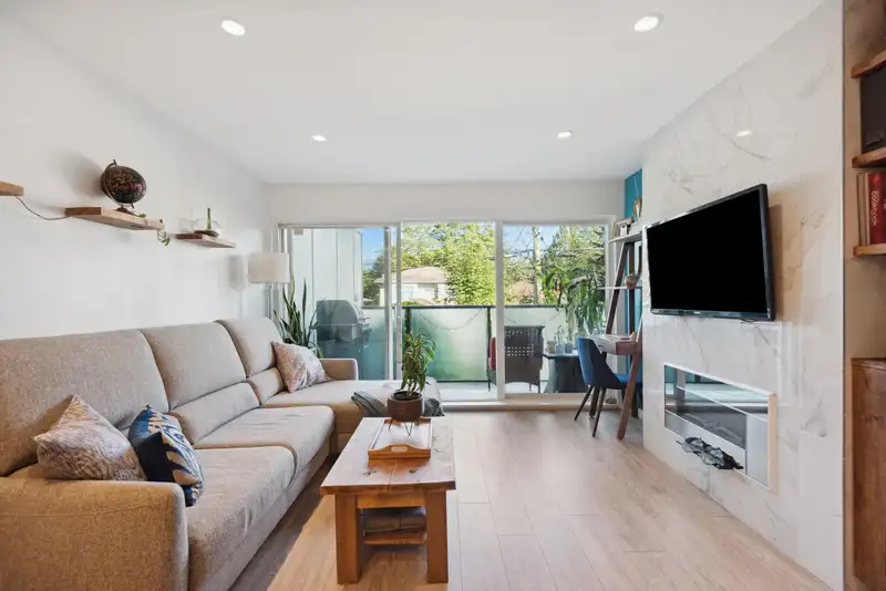205 2333 TRIUMPH STREET - photo 2 of 15