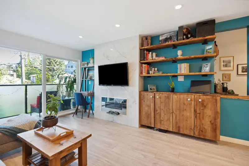 205 2333 TRIUMPH STREET - photo 3 of 15