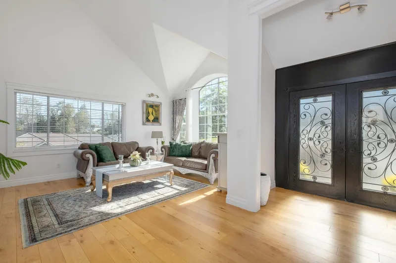 11287 159A STREET - photo 3 of 25