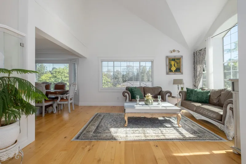 11287 159A STREET - photo 4 of 25