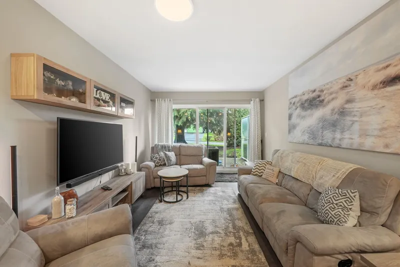 13 20155 50 AVENUE - photo 1 of 25