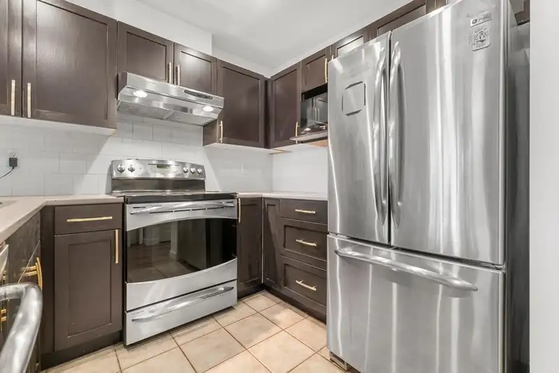 302 365 E 1ST STREET - photo 2 of 35