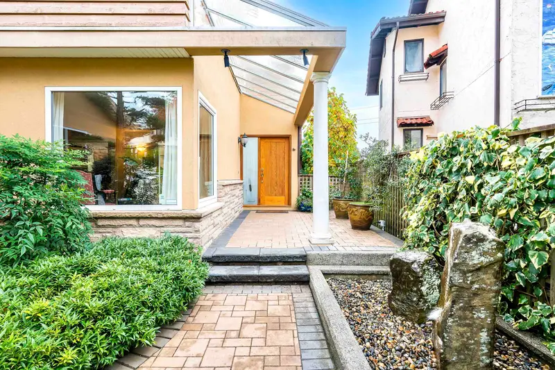 2328 BELLEVUE AVENUE - photo 4 of 25