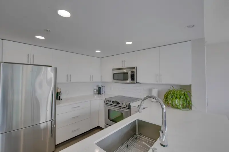 504 125 MILROSS AVENUE - photo 4 of 25