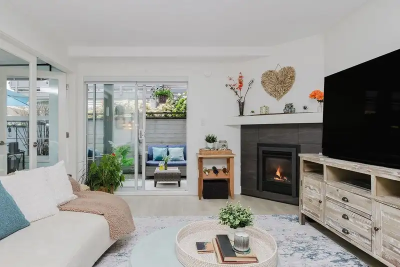 17 689 PARK ROAD - photo 1 of 34