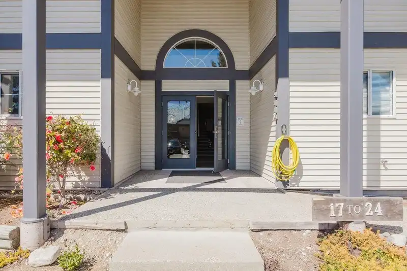17 689 PARK ROAD - photo 3 of 34