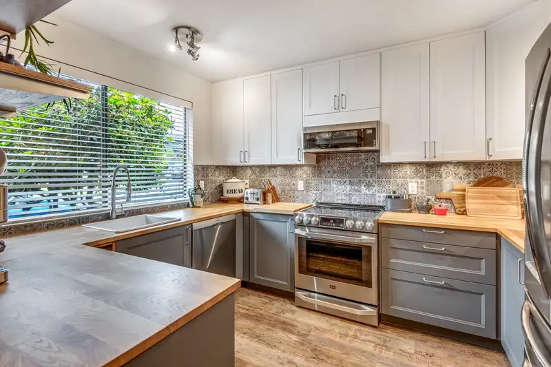 617 4001 MT SEYMOUR PARKWAY - photo 2 of 40